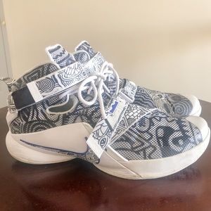 Nike Zoom LeBron Soldier 9 LE Black/Concord-White